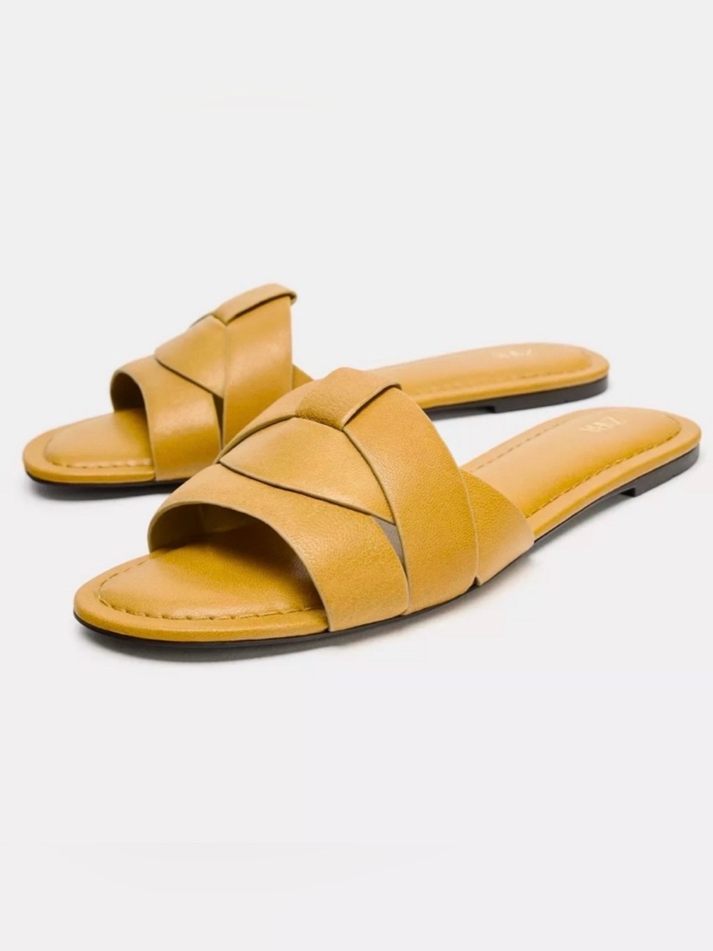 ZARA CROSSOVER LEATHER FLAT SANDALS NWT
Size: 6.5 ( 37 ) * Color: MUSTARD
